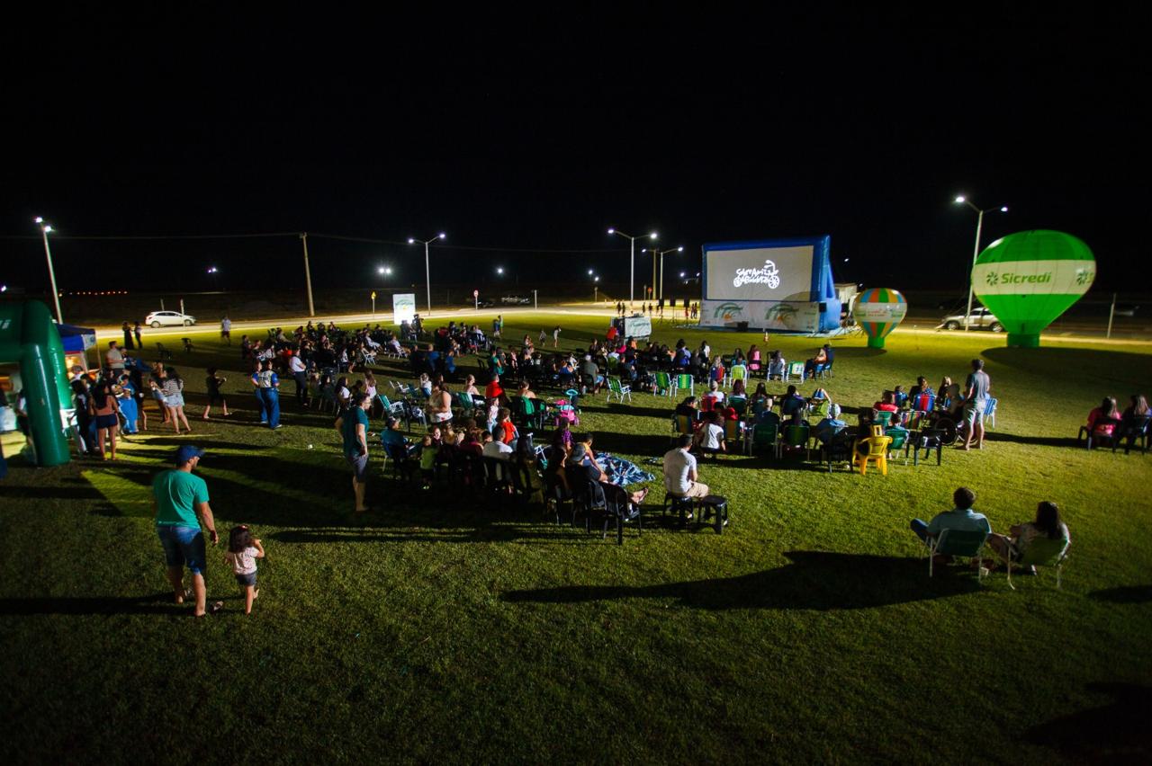 Cine Sustentável Sicredi exibe filmes em praça pública em Ipueiras