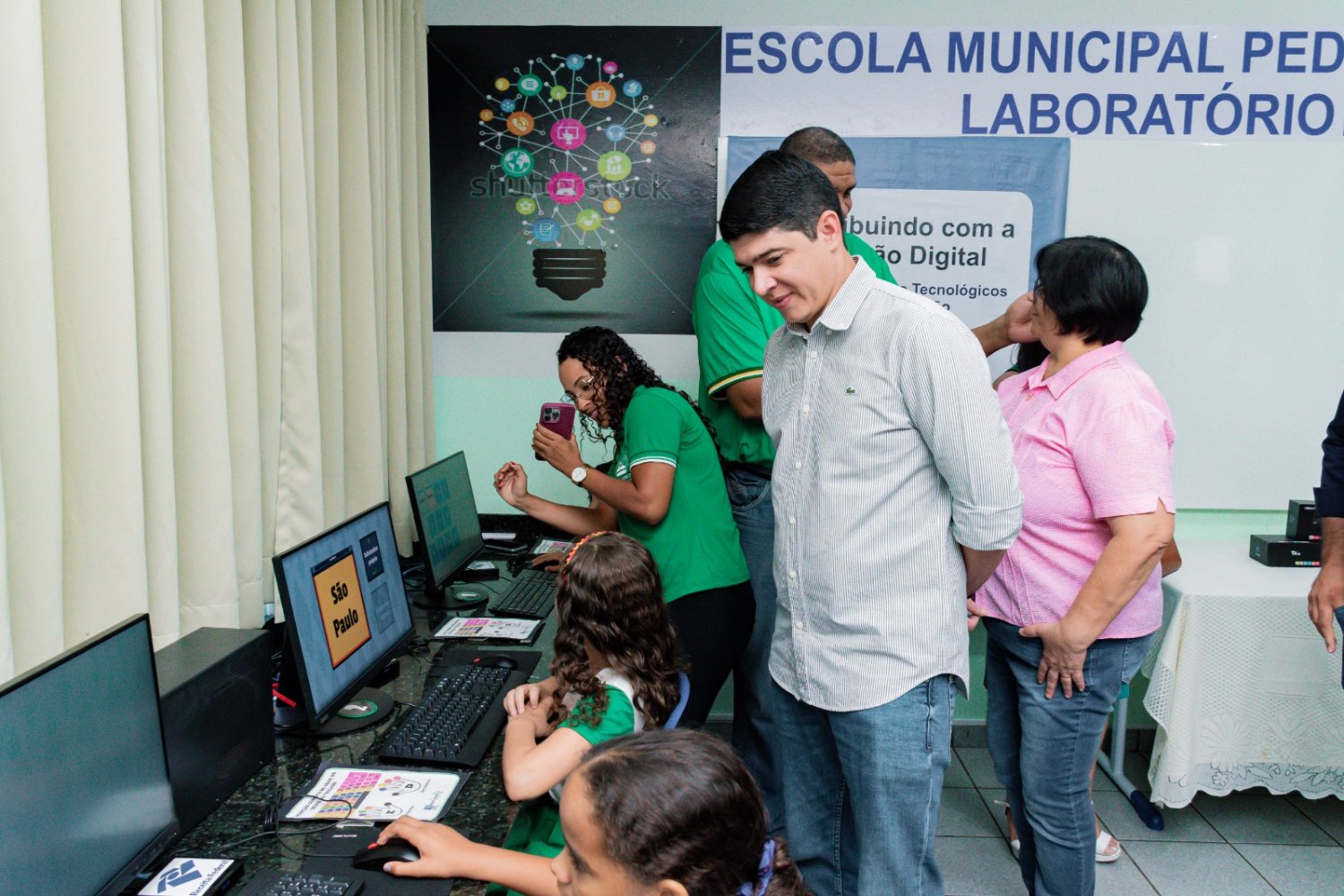 Prefeitura de Paraíso repassa equipamentos para laboratório de informática da Escola Municipal Pedro Ludovico Teixeira