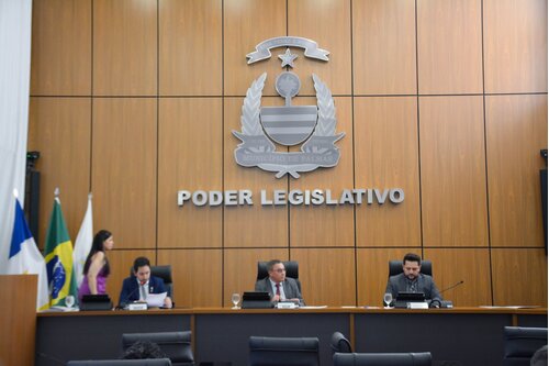 Sessão na Câmara termina em tensão | Carlos Amastha considera postura de Marilon de atitude covarde após embate na Casa