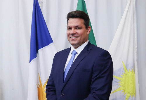 Vereador Walter Viana consolida liderança na Câmara com foco em políticas públicas e alinhamento com Eduardo Siqueira